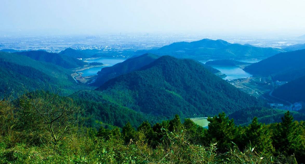 原创浙江一座重峦叠嶂,林木葱郁的山,是aaaa级风景区