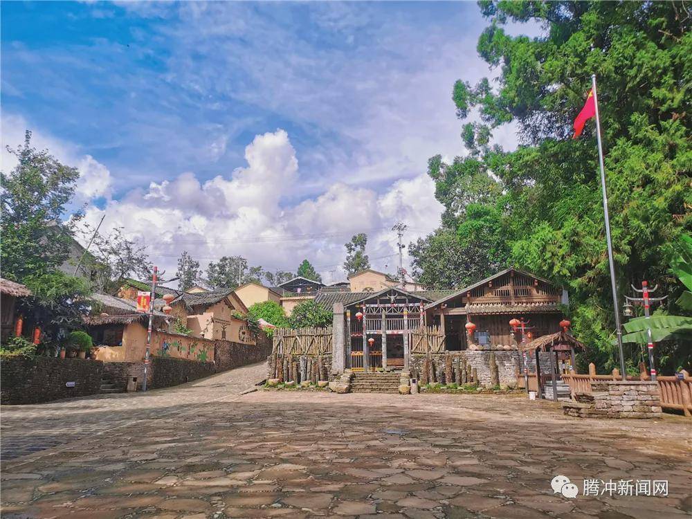 今日司莫拉看看习近平总书记到过的佤族村寨发展得怎么样