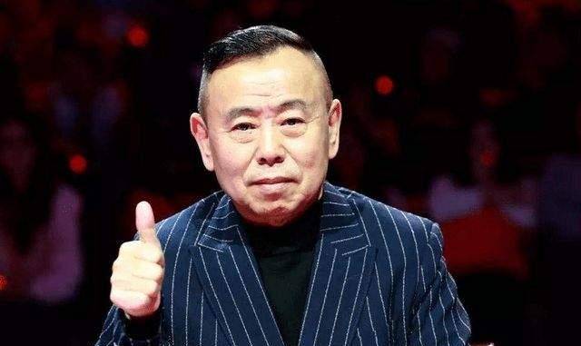 原创64岁潘长江直播卖酒再惹争议,无视反诈警官连麦,网友:目无法纪