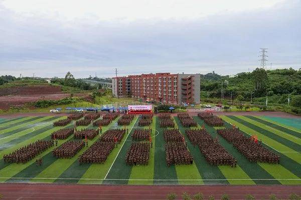 重庆艺术工程职业学院举行2021级开学典礼暨军训动员大会