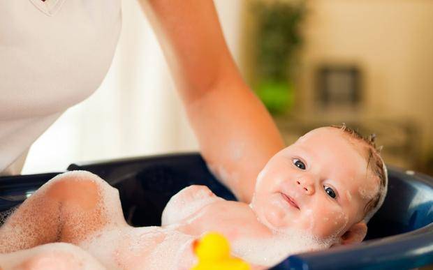 夏季新生儿洗澡讲究多多,谨记＂6个注意、6个步骤、6个细节＂