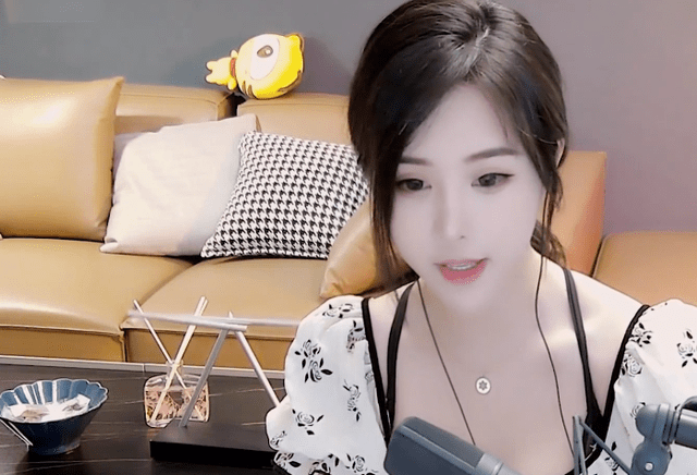 铁山靠"失联"后,榜一大哥竟来虎牙冲榜?鱼大大直播间