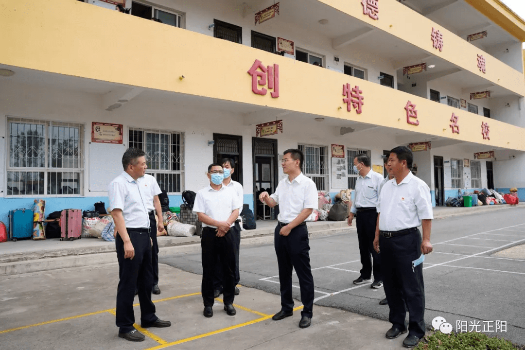 情系教师节——张鹏率队走访慰问一线教师