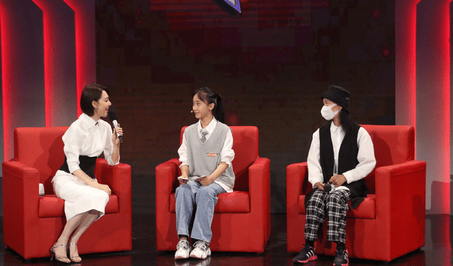 央视《向幸福出发》改版,王冠搭档新面孔陈旻,合作主持效果出彩.