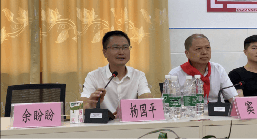 情暖襄阳五社联动襄阳社会组织赴老河口张集中学开展捐资助学活动