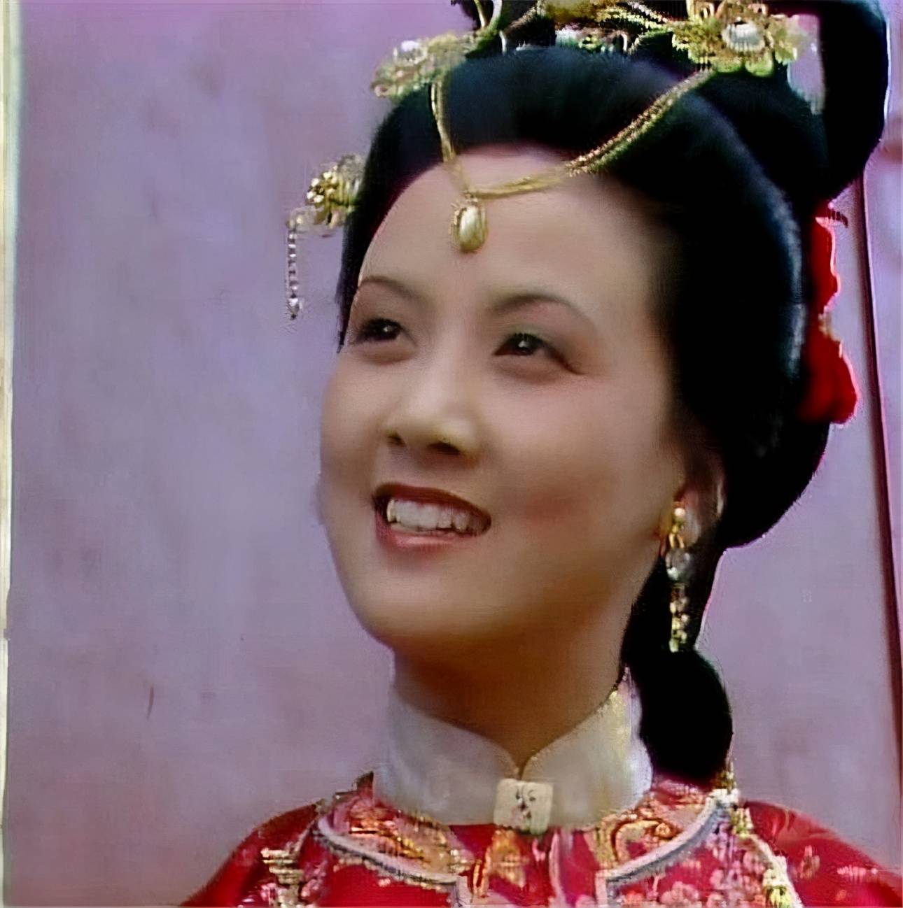 凤姐为了讨好贾母,竟直接把两位婆婆给卖了,这不是自绝后路吗?