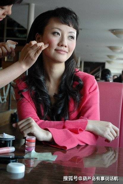 原创石琼璘,央视"身材最好"的美女主持人,年逾40至今未婚