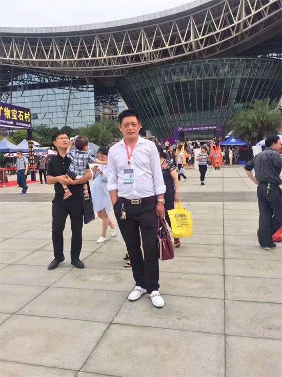 杨耀华被评为国家玉石雕刻大师
