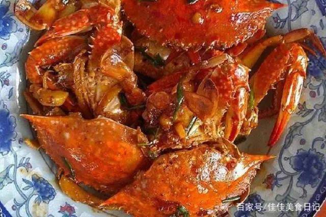红烧螃蟹的肉质鲜美多汁,蟹黄鲜香,回味无穷.