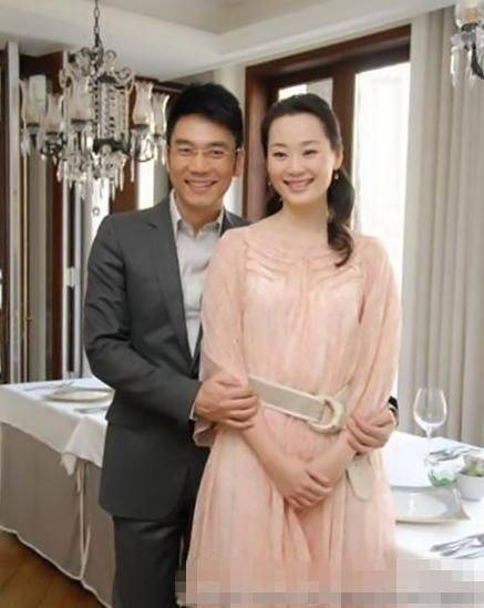 原创靠第一任老婆走红,靠第二任老婆发家致富,如今48岁成大富翁