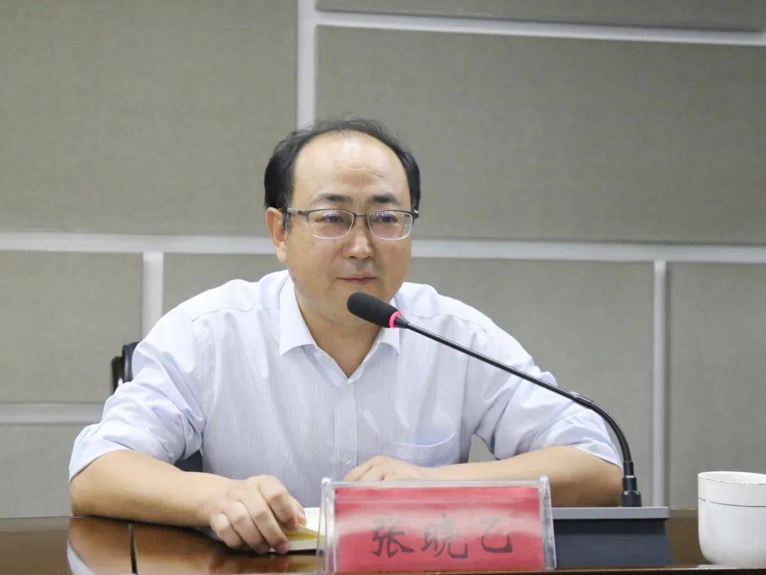 潍坊市卫健委党组书记,主任,市中医药管理局局长张晓乙主持会议