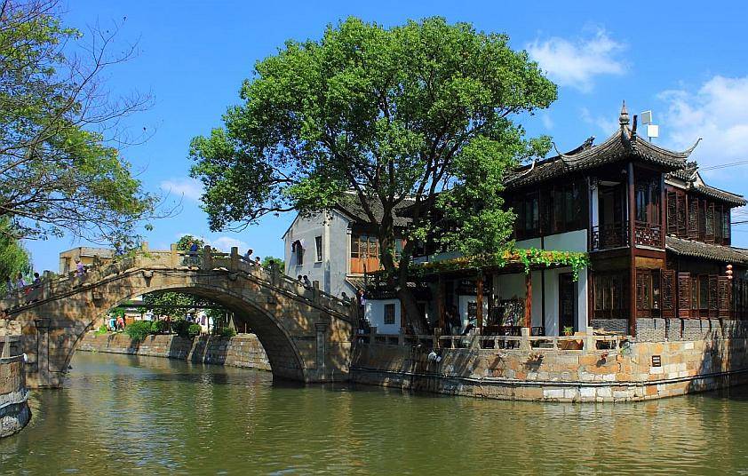 一,枫泾古镇,上海现存规模较大保存完好的水乡古镇.