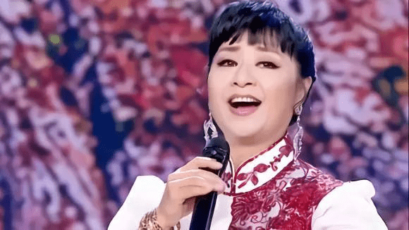 所以听了殷秀梅的解释,大家才知道原来这就是真相,殷秀梅也是渴望
