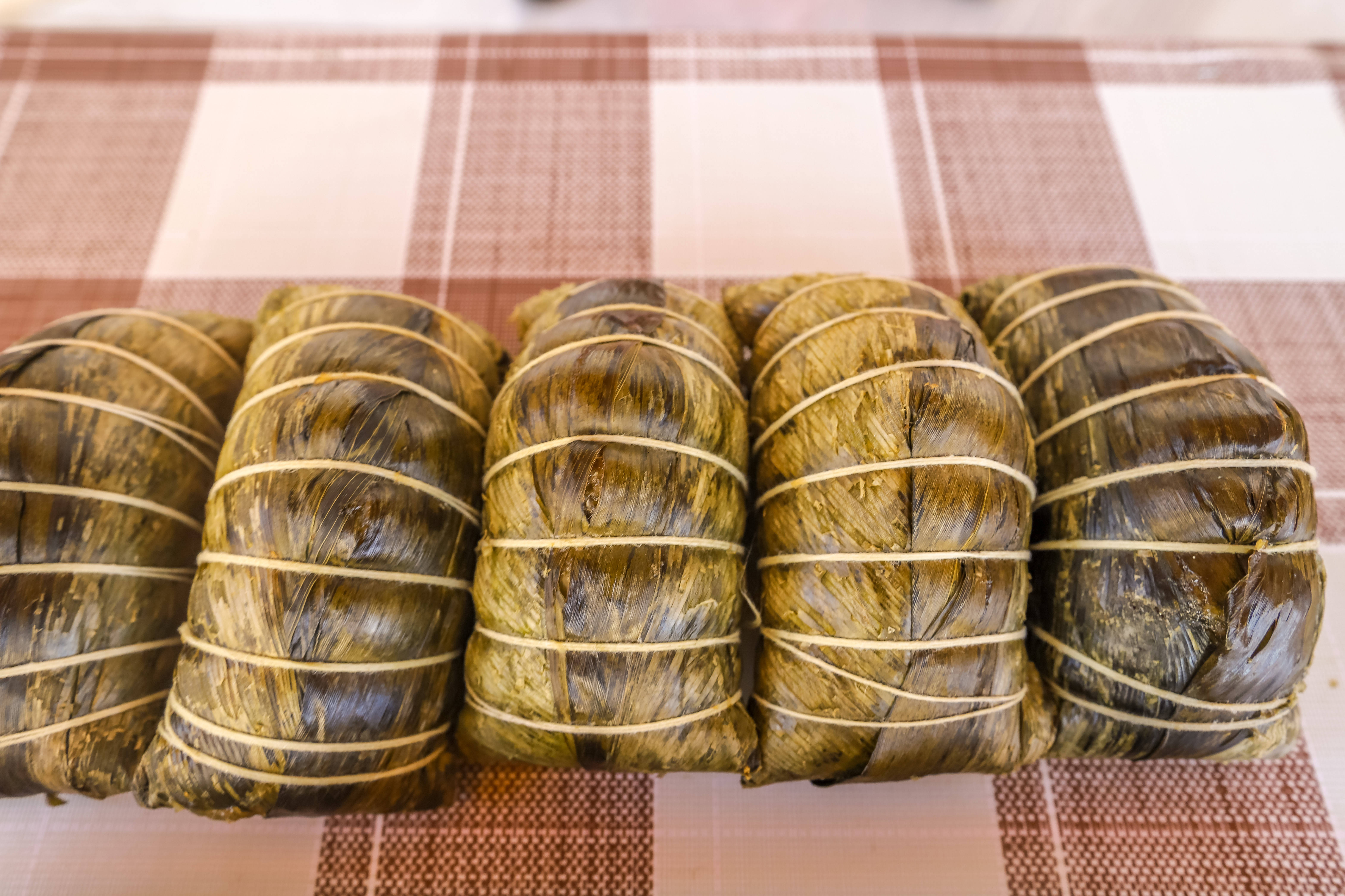 古粽籺即是广州的粽子,但它的形状是粒状的,由粽叶包裹糯米蒸制成就已
