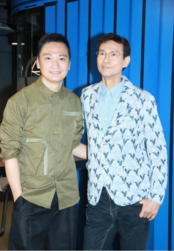 郑少秋74岁状态依旧很好,这才是"叔圈典范",穿搭时尚有型