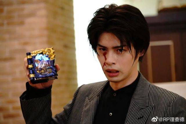 假面骑士saber深罪的三重奏剧情简介贤人大战伦太郎父亲
