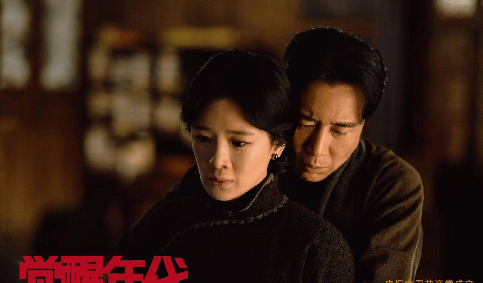 她长相酷似巩俐,从学医转行做演员,如今45岁演《觉醒年代》演技获赞