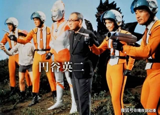 借着这一成功,圆谷便顺势使用先前已经创作好的"巨大英雄"形象,在同年