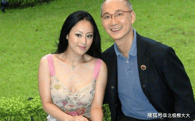香港第一败家女章小蕙挥霍史喂不饱的狗养不起的章小蕙