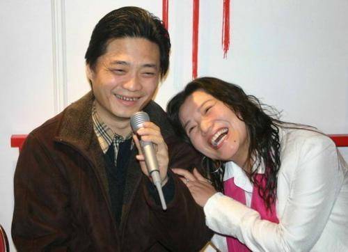 原创打不倒的王为念!两段婚姻都是净身出户,如今依然身价过亿