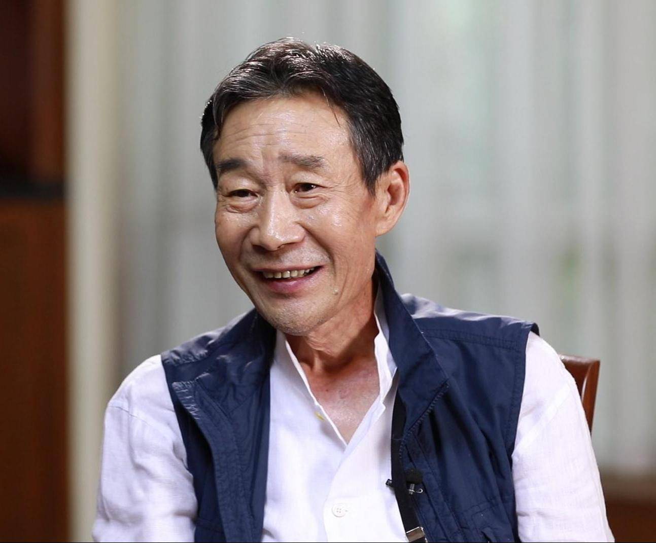 原创李雪健拍戏花絮引人泪目,他的敬业和清醒让多少演员脸红!