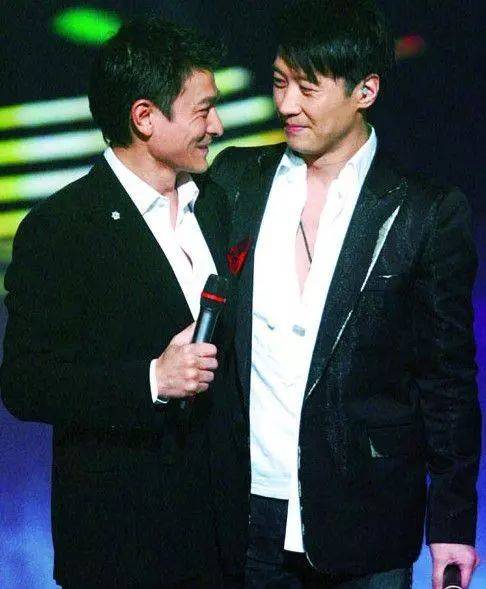 看完长津湖,我妈骂"易烊千玺抛弃tfboys"_刘德华