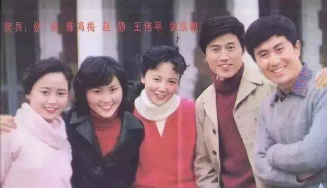 在交流过程中,6岁的张建亚和张瑜产生了爱的火花.他们于1984年结婚.