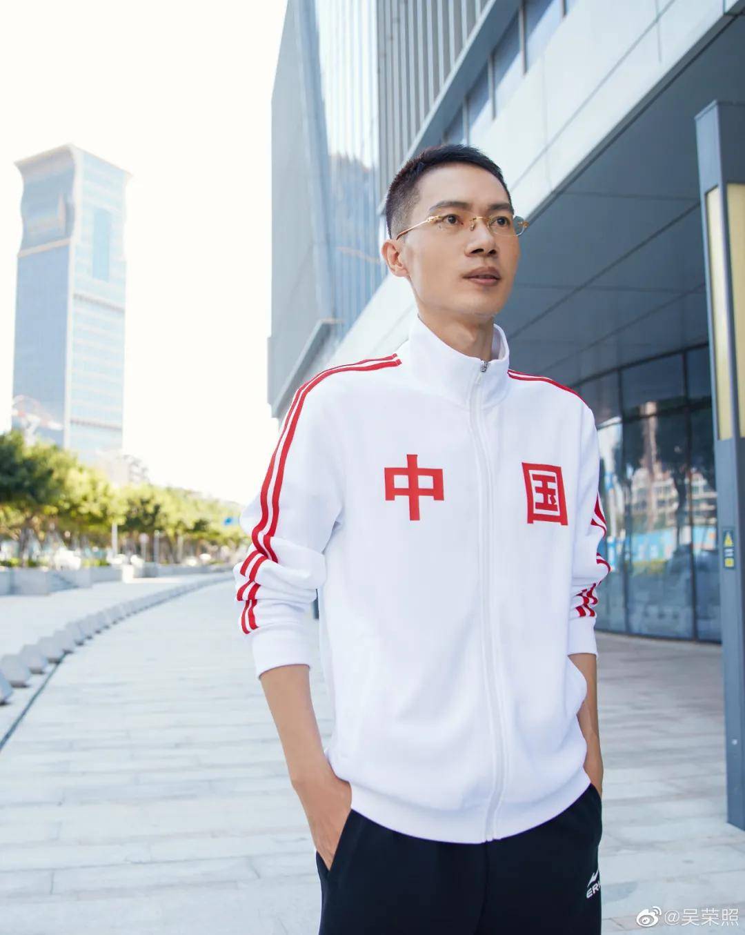 鸿星尔克吴荣照