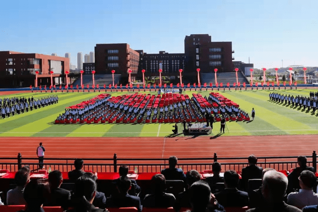 2021年大庆实验中学和大庆铁人中学考取清华北大的人数分别为 22人和7