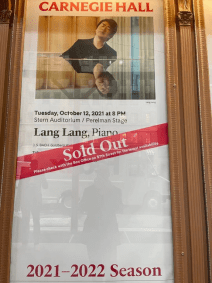 《卡内基音乐厅现场》(live at carnegie hall)中 卡内基音乐厅是由