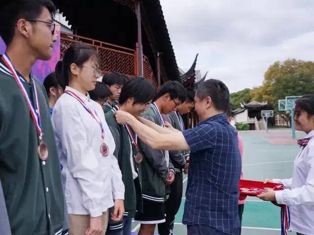 江苏省苏州第十中学第60届校运会颁奖仪式隆重举行