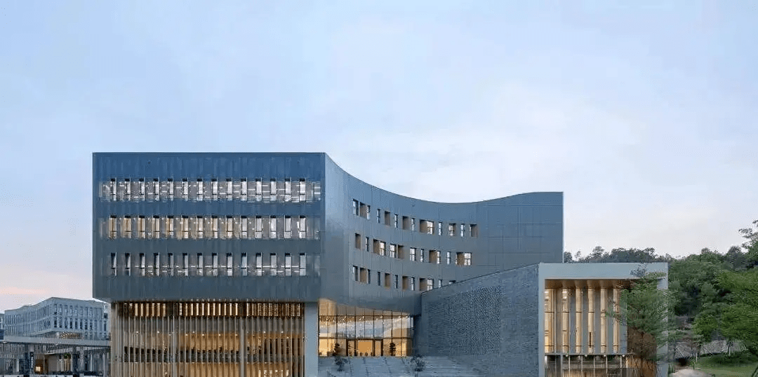 西南财经大学以上图片来源于:四川省教育厅西南大学西南大学图书馆
