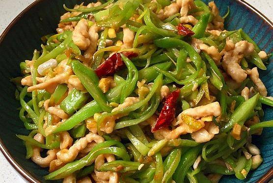 精选美食:油豆角炒肉丝,剁椒佛手瓜丝,土豆片炒肉,茄汁牛肉面