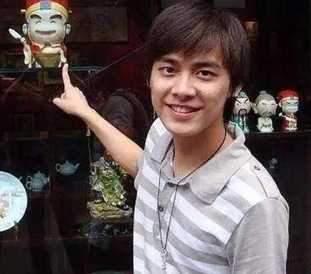 任嘉伦任嘉伦素颜的样子真的很惊艳我.不化妆怎么会觉得更帅?