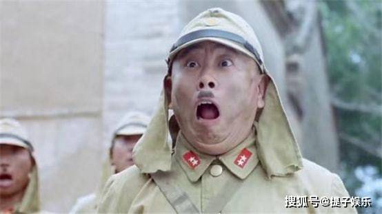 潘长江亲弟弟正面照曝光,看到兄弟同框后,网友直呼老