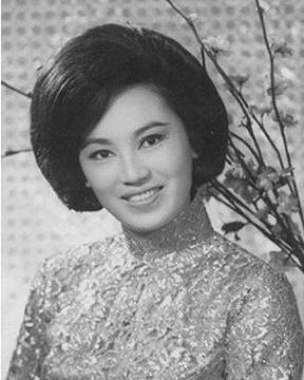 原创李香琴驾鹤西去,从"一代奸妃"到"香港慈母",她经历了什么?