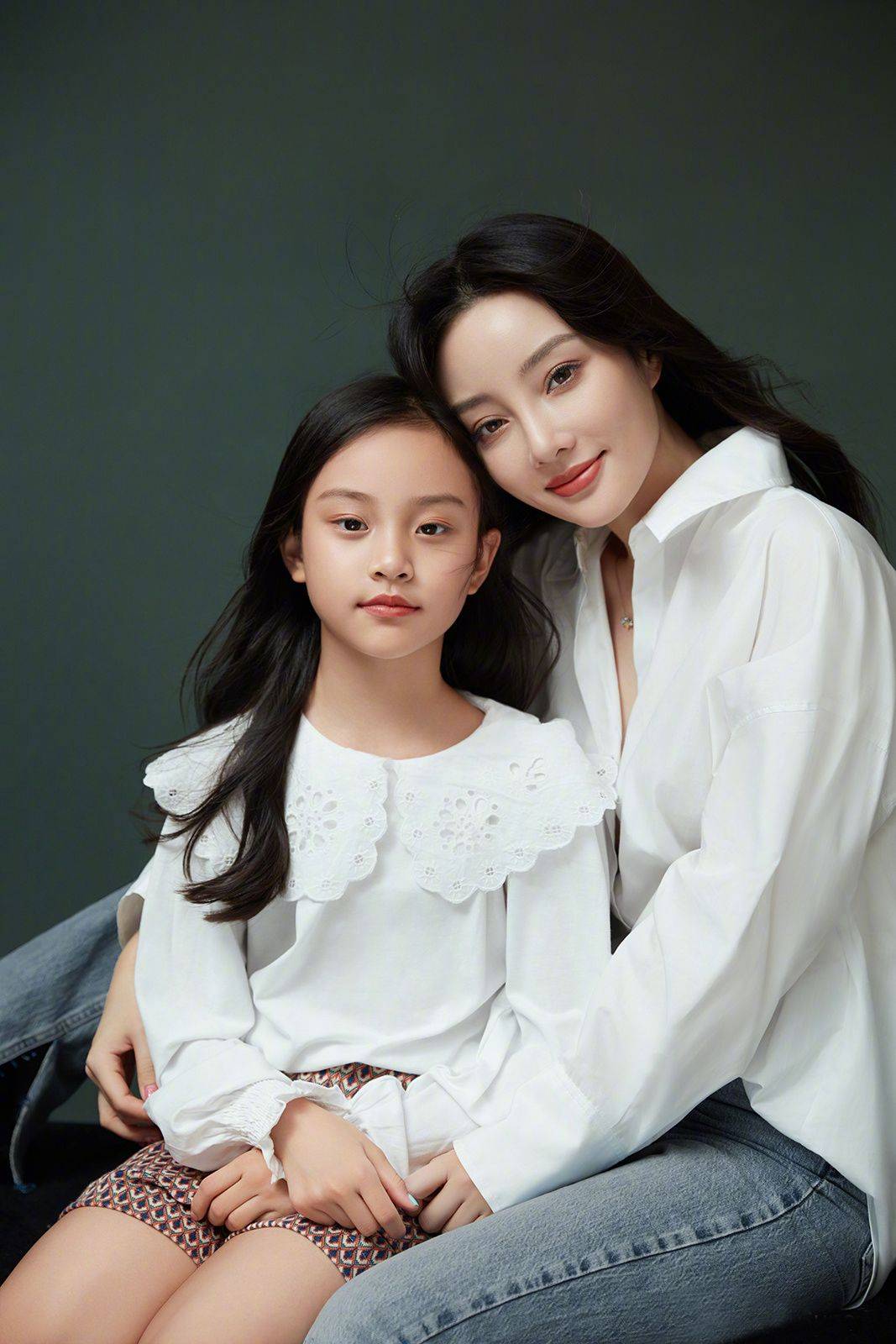 甜馨9岁生日李小璐晒母女写真大片女儿和贾乃亮长得太像了