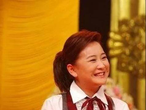 原创贾玲自曝年轻时候是"校花"?本来不信,看到18岁照片后我懂了