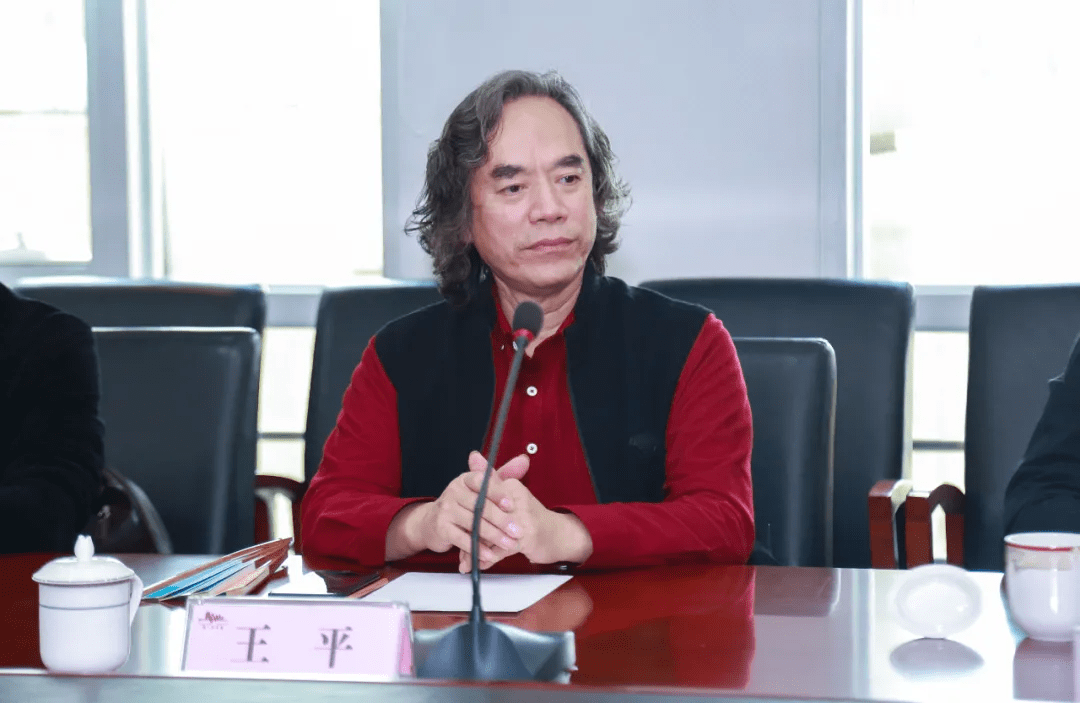 江苏省中国画学会常务理事 王平高云会长在开场就介绍自己是凤凰的