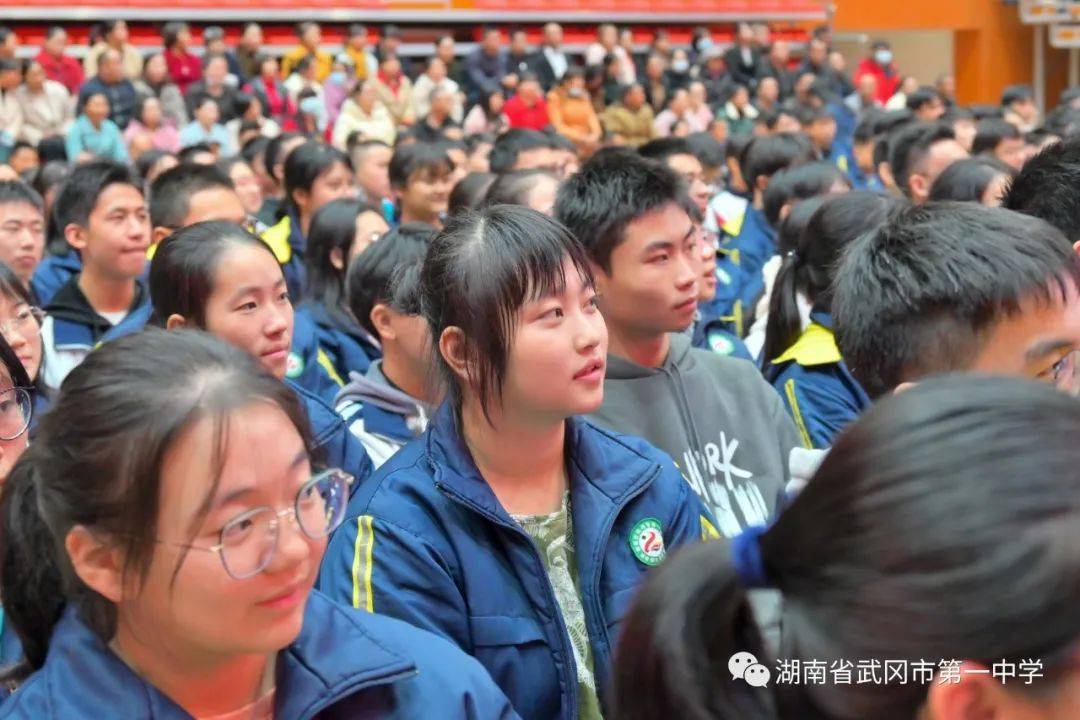 武冈一中沸腾了!这一幕幕太燃了!_演讲会