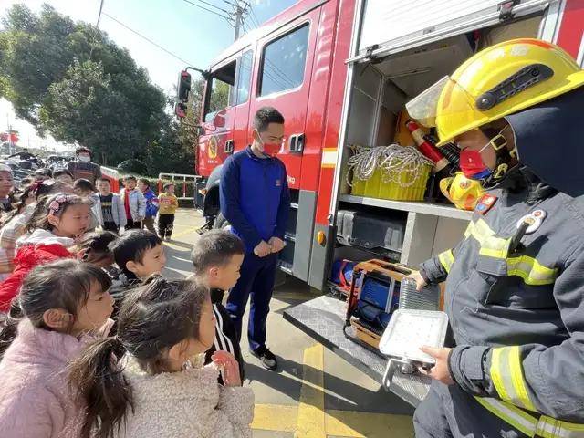 消防进校园安全伴童行泰州市九龙幼儿园119消防日专题系列活动