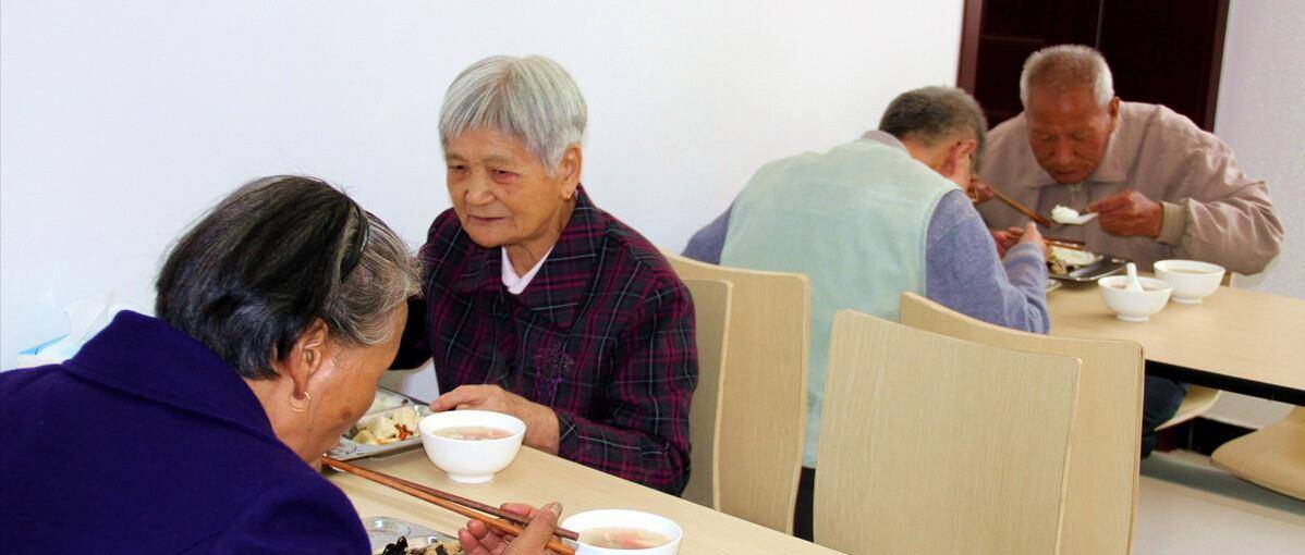 为什么奉劝老人少去养老院?78岁大爷:养老院的生活太