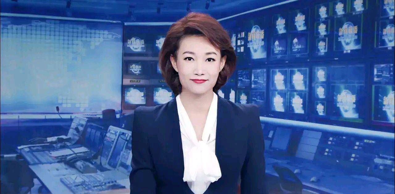 原创央视主持人李梓萌,有才有颜,书法被网友称赞