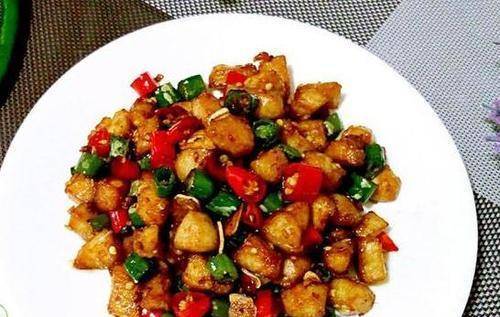 周末悠闲,给自己做几个简单菜,香辣藕丁,小炒鸡丁