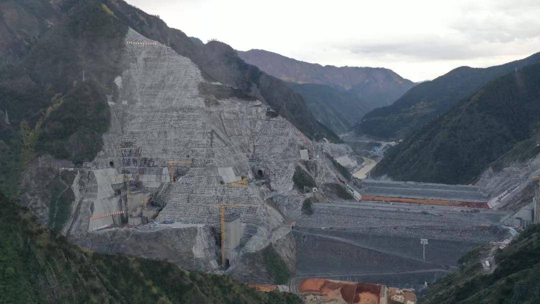 两河口,孟底沟,牙根水电站等 甘孜造水电航母下水