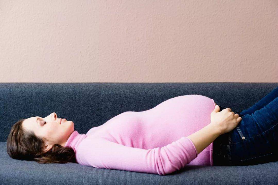 孕妇的这两种睡姿,一种坑娃,一种坑自己,到底怎么睡才有保障？