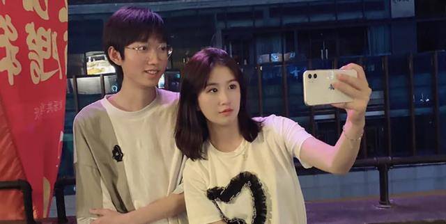 大仙妹妹爆火后,德华妹妹表示不服,一张生图让全网宅男直呼老婆_网友