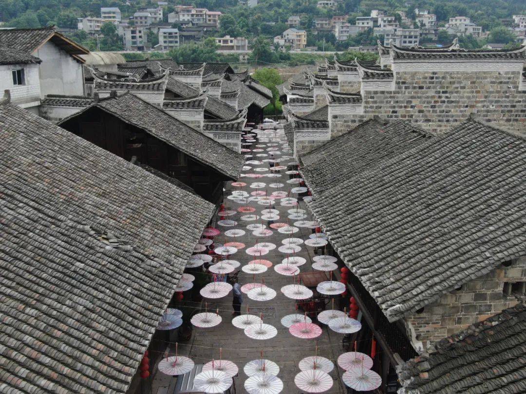 文化 美食 的体验之旅 欣赏了八面山的美景,还可以去里耶古城走一走