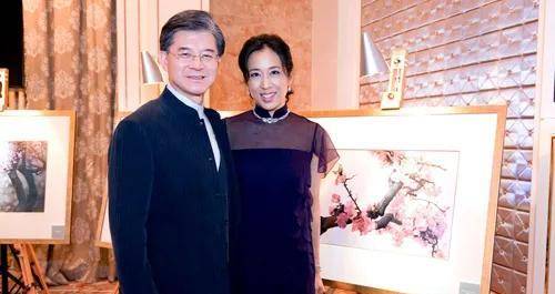 原创霍震霆坐拥百亿为何朱玲玲还舍得离婚因为罗康瑞才是隐形富豪
