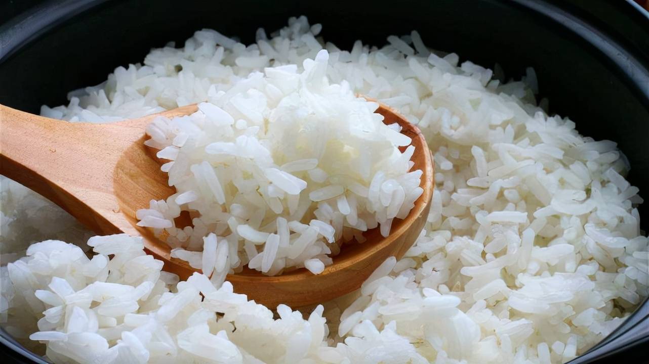 蒸米饭,直接加水蒸就错啦,教你正确做法,米饭粒粒分明
